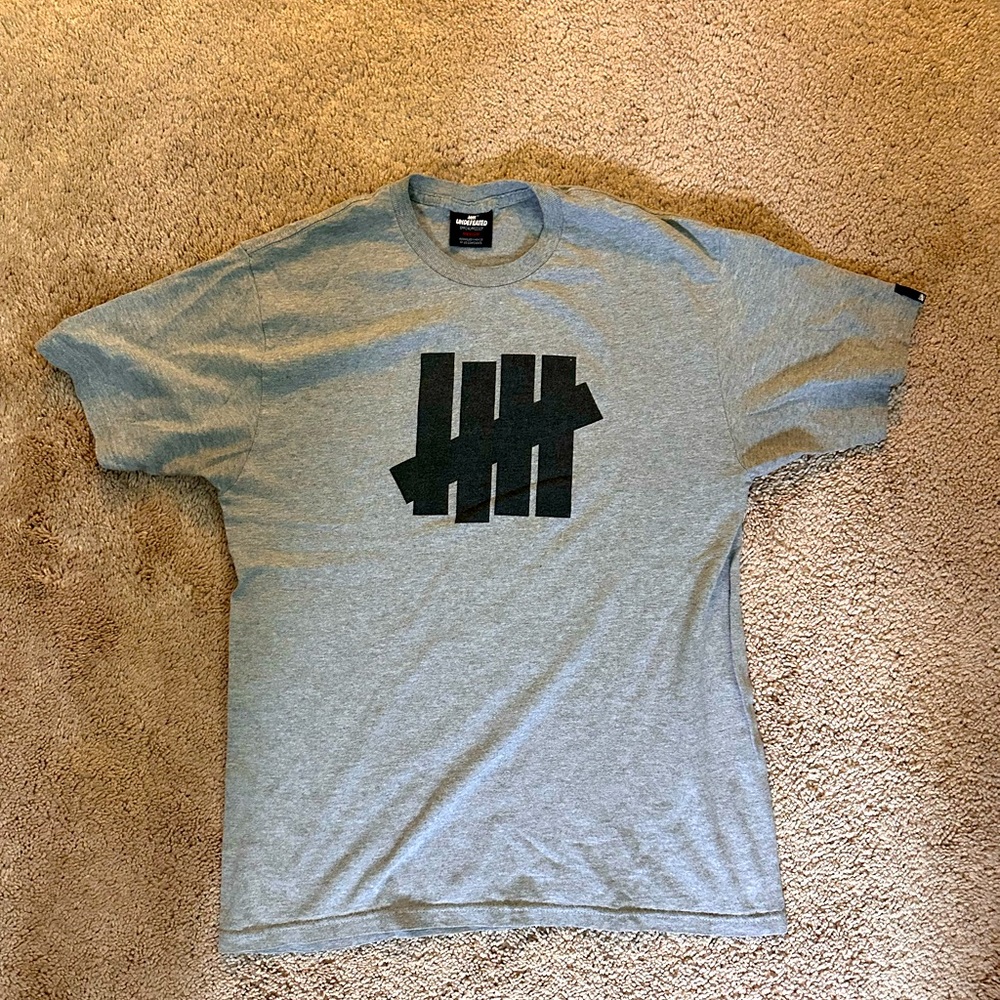 Undefeated UNDFTD grey logo t-shirt size Medium